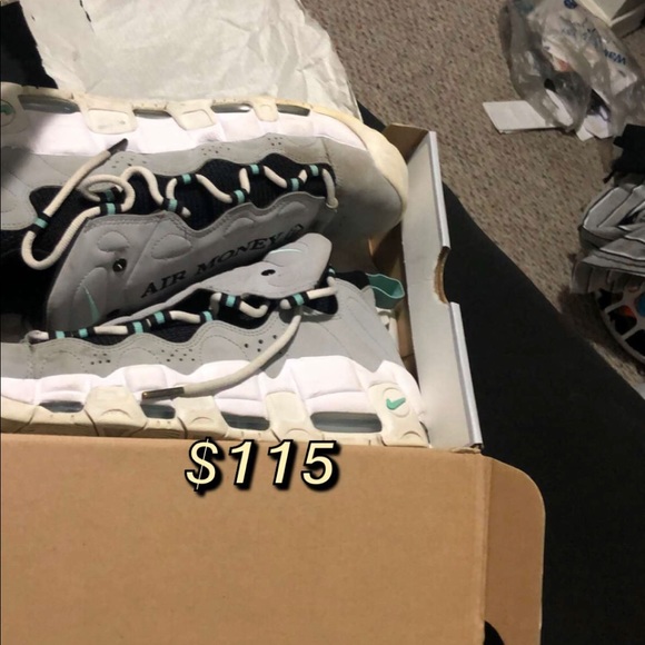 Air moneys - Picture 1 of 2